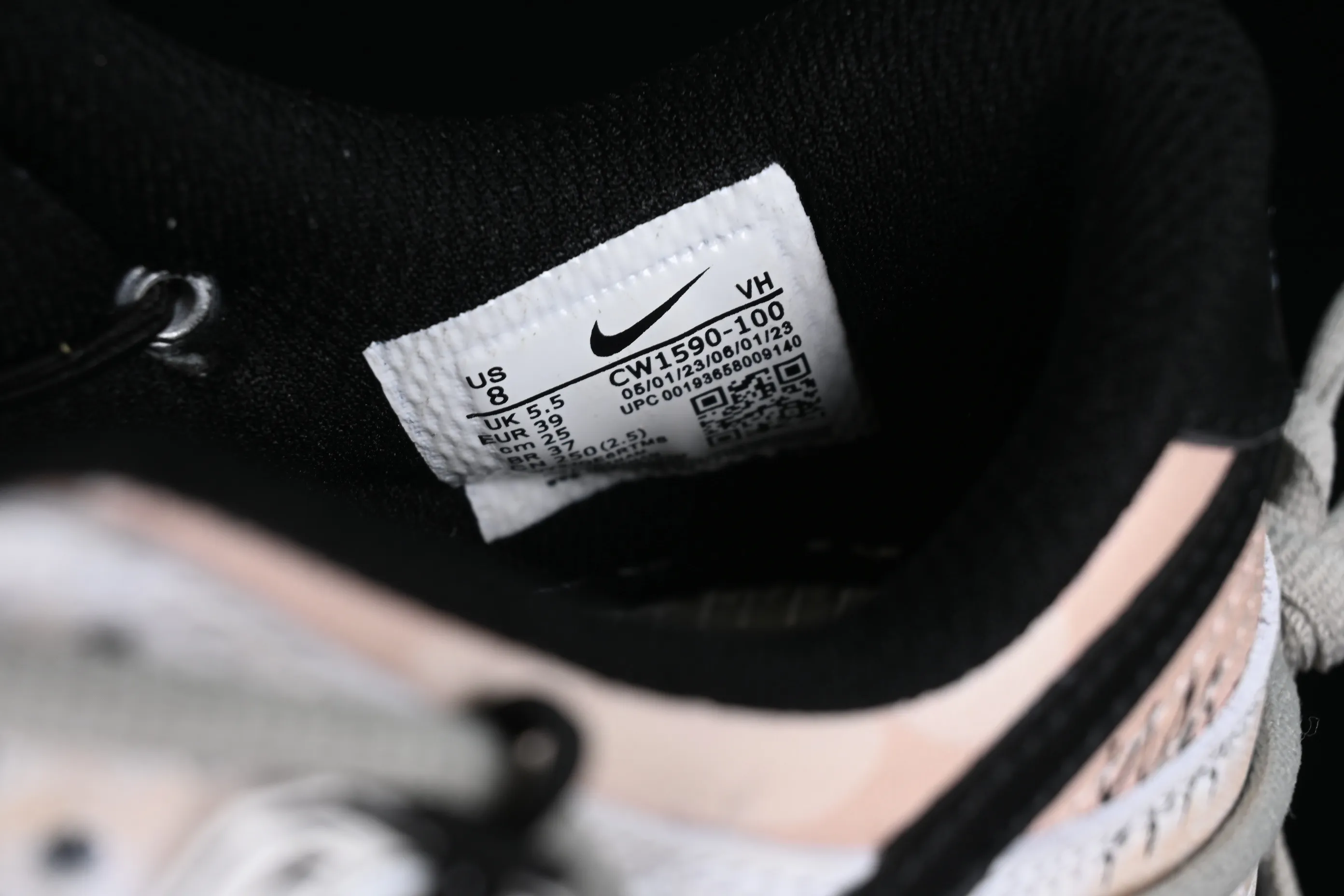 All Categories Nk SB Dunk Series Nk SB Dunk Low Low-top sneakers Customized large box Nk Dunk Low DaVinci custom Robinson SB strappy low-top casual sneakers CW1590-100